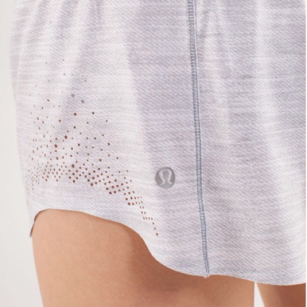 NWT Lululemon RUN: Light As Air Short - Picture 3 of 8